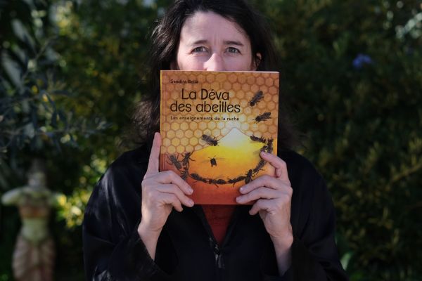 Présentation du Livre de Sandira Belia